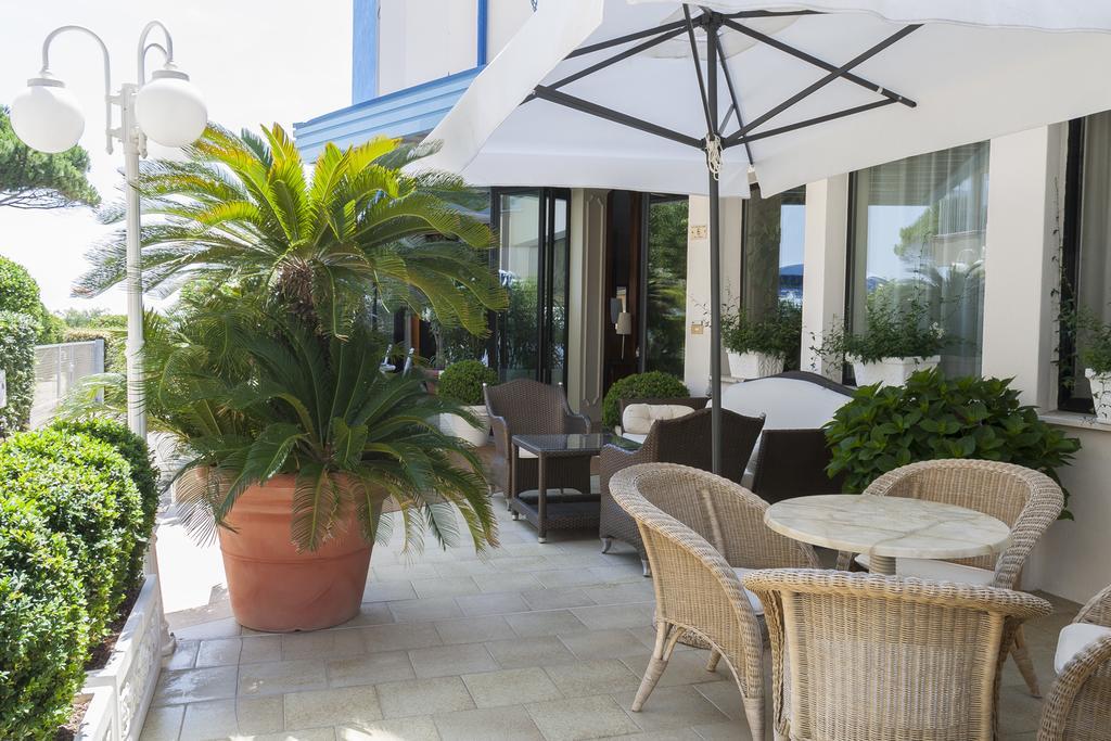 Hotel Plaza Esplanade Lido di Jesolo Bagian luar foto