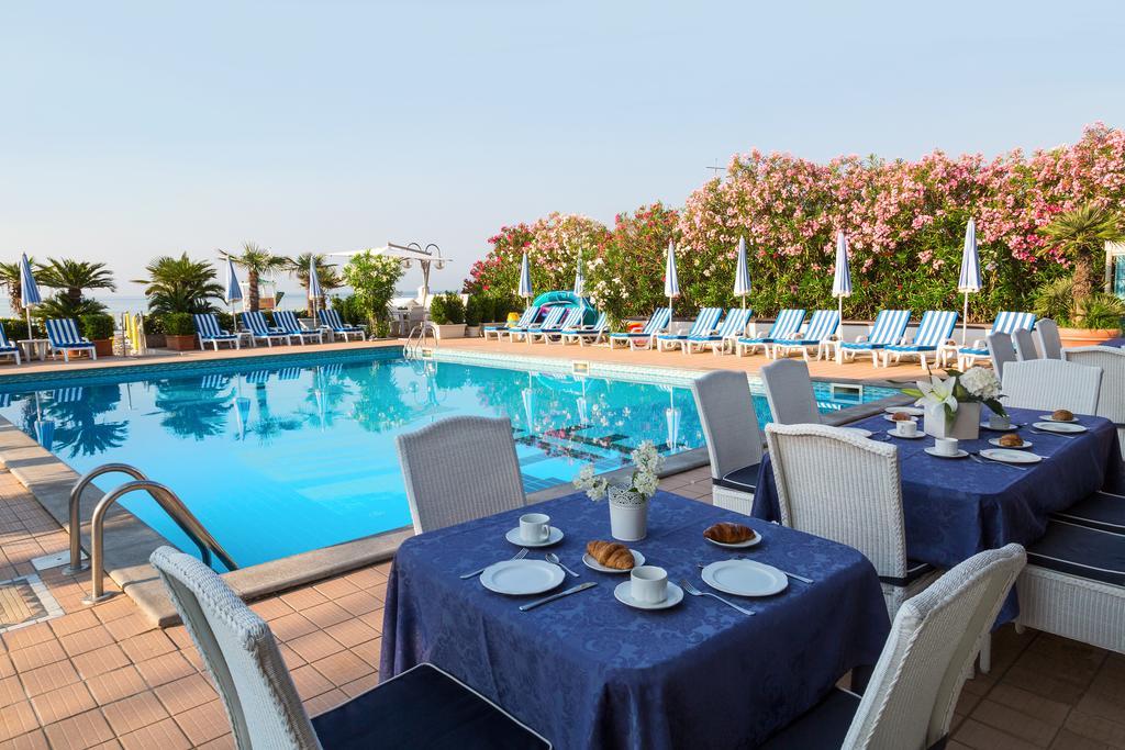 Hotel Plaza Esplanade Lido di Jesolo Bagian luar foto